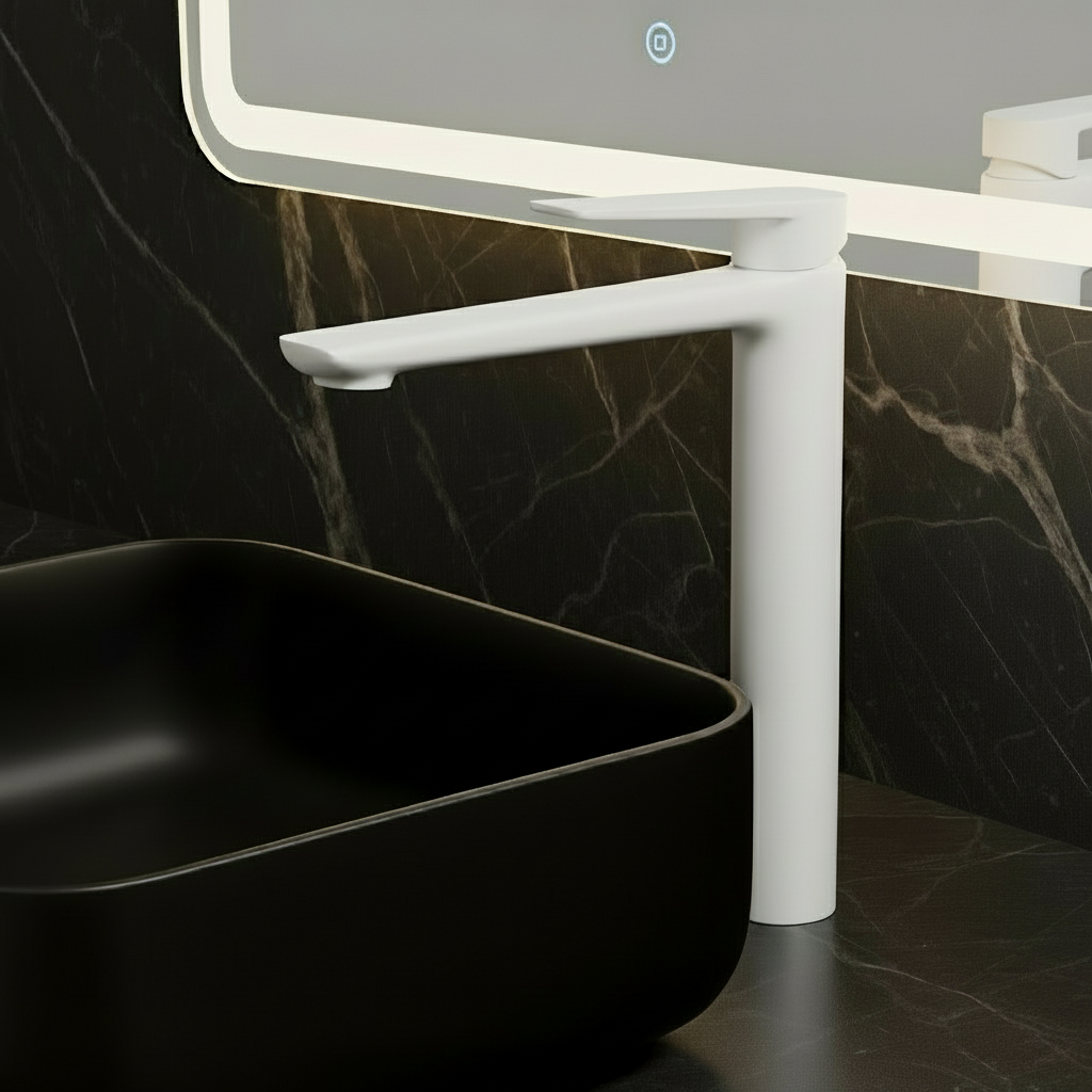 Robinet de baignoire indépendant Lisandro – Sortie d'eau en cascade – Nickel brossé