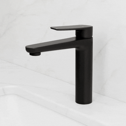 Robinet de baignoire indépendant Lisandro – Sortie d'eau en cascade – Nickel brossé